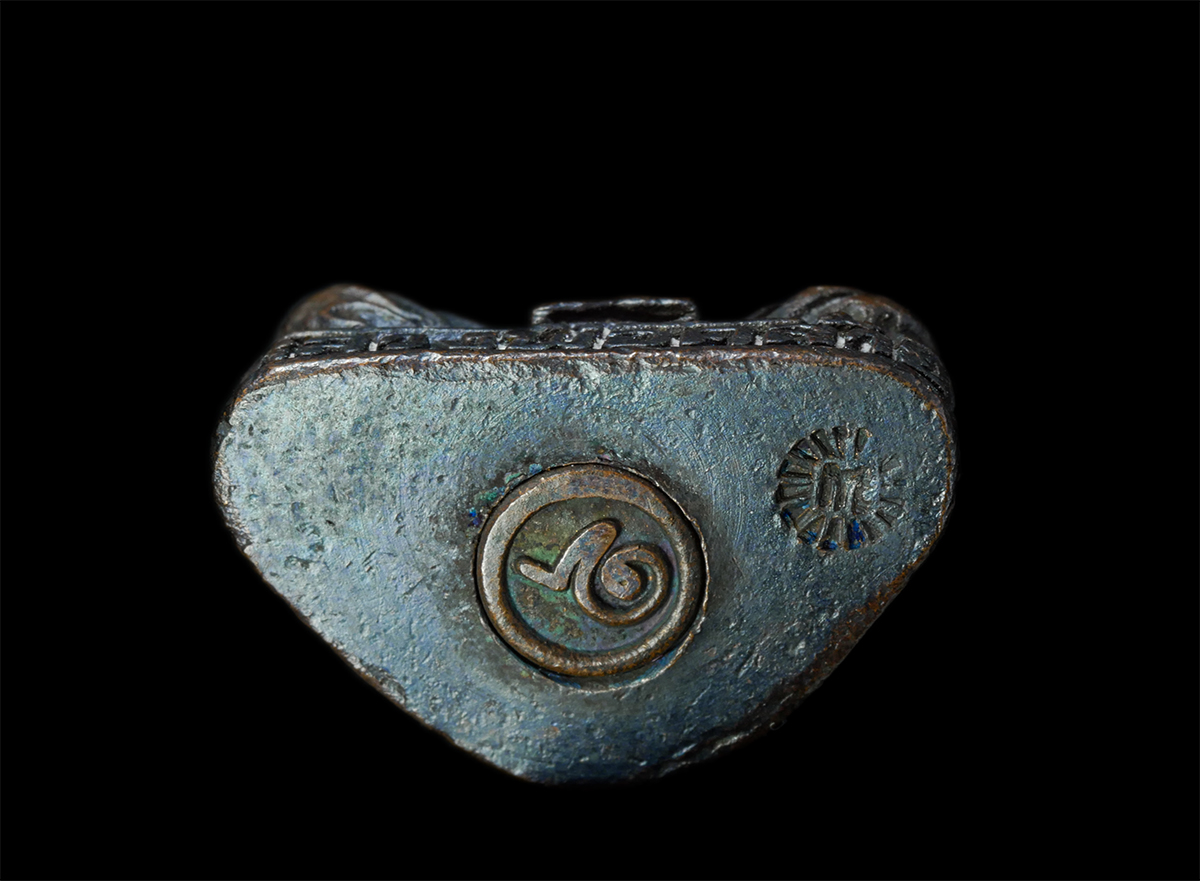 25Oct25 (193)ap.jpg - รูปหล่ออุดกริ่ง หลวงพ่อคล้าย วัดพนมรอก ต.พนมรอก อ.ท่าตะโก จ.นครสวรรณ์ ปี2530 เนื้อโลหะ ตอกโค๊ต พระเก่าสวย มวลสารดี สร้าางน้อยหายาก น่าเก็บสะสมบูชา พร้ [..] | https://kamulet.in.th